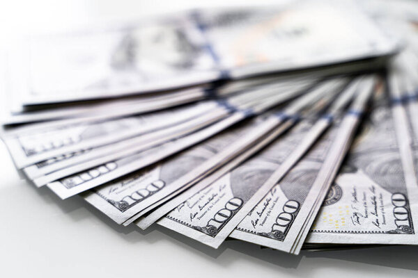 Пачка двадцатидолларовых банкнот. Куча двадцатидолларовых купюр, сидящих друг на друге