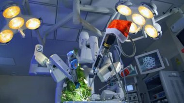 Robot cerrahi sistemi Da Vinci. Gelişmiş robotik cerrahi makinesi Da Vinci hastanede.