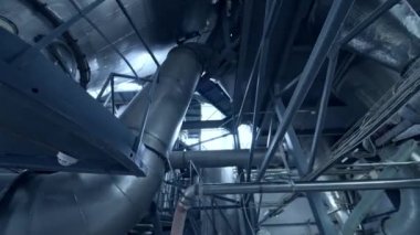 Süt ürünleri fabrikasındaki ekipman. Modern süt fabrikasında süt ürünleri üretimi