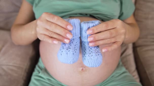 Nahaufnahme Einer Schwangeren Frau Blick Auf Schwangere Frau Mit Baby — Stockvideo