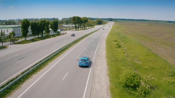 Nieuwe Volledig Elektrische Audi Weg Audi Rijdt Aan Rand Van — Stockvideo