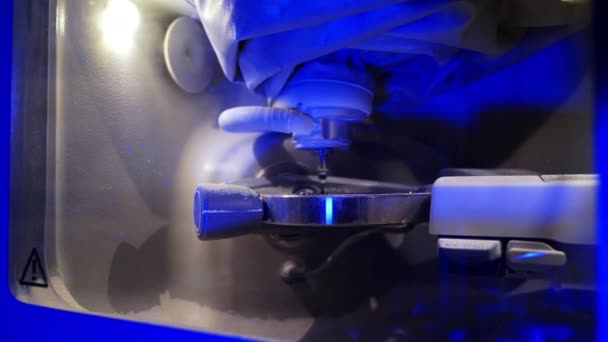 Профессиональное Устройство Стоматологии Автоматизированная Фрезерная Машина Изготовления Протезных Имплантатов Искусственных — стоковое видео