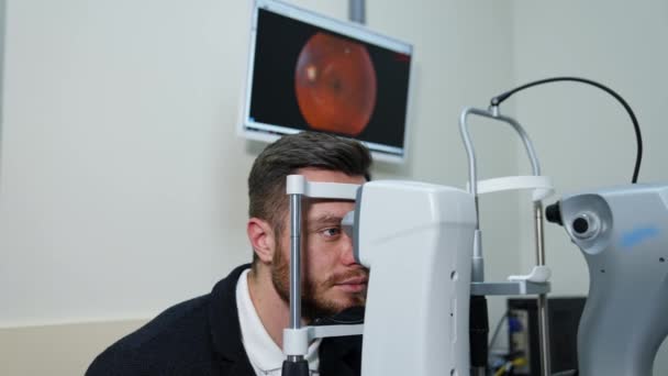 Patient Ophthalmology Clinic Man Looks Apparatus Medical Therapy Young Man — Stock Video