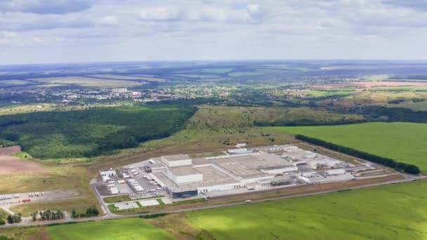 Panoramatický Výhled Továrnu Velká Průmyslová Zóna Zelených Polích Výroba Venkově — Stock video