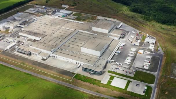 环境中的工业区 有停车场的大工厂 上面是现代工业厂房的泡沫 空中景观 — 图库视频影像
