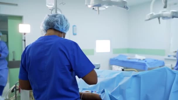 Trabalhadores Médicos Sala Operações Trabalho Equipe Médicos Uniforme Médico Azul — Vídeo de Stock