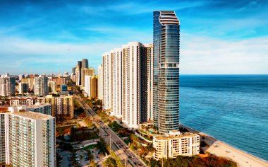 Okyanusun yanındaki Miami City 'nin hava manzarası. Bu görüntü, güzel okyanusun yanındaki canlı şehir Miami 'nin hava manzarasını gösteriyor..