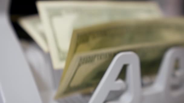 Nakit Para Sayan Ekipmanlar Para Sayma Makinesi Dolar Banknotları Sayıyor — Stok video