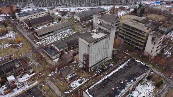 Zniszczona Fabryka Zimie Zlikwidowane Budynki Przemysłu Puste Opuszczone Miejsce Budynki — Wideo stockowe