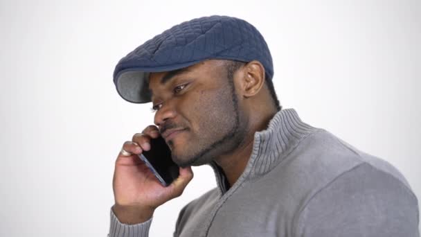 Retrato Facial Del Hombre Africano Con Teléfono Chico Joven Con — Vídeos de Stock