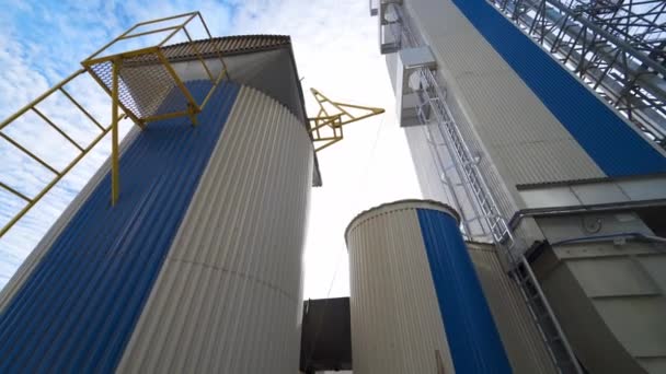 Exterior Uma Fábrica Moderna Grande Celeiro Para Processamento Secagem Produtos — Vídeo de Stock