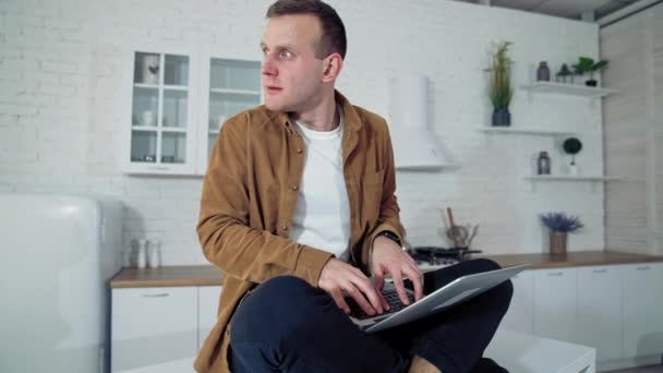 Oddball Man Laptop Funny Man Sitting Table Typing Laptop Looking — Stock Video