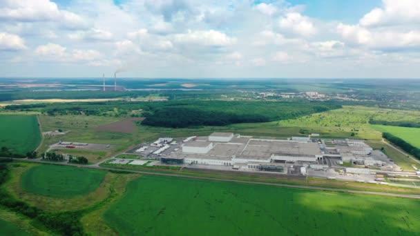 Panoramatický Pohled Průmysl Venkově Továrna Zeleném Poli Průmyslová Zařízení Přírodním — Stock video