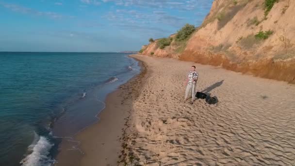 Man Singer Sea Beach Musician Man Singing Microphone While Standing — Stock Video