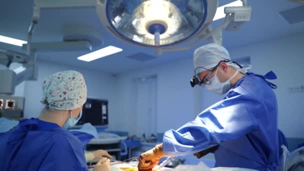 Chirurgisch Proces Operatiekamer Professionele Chirurg Voert Een Operatie Uit Met — Stockvideo