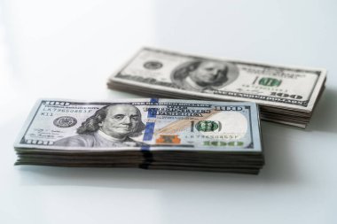Yığınla 100 Dolarlık Fatura, Nakit Para Yığını Para Sermaye Tasarrufları
