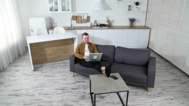 Young Businessman Working Laptop Modern Kitchen Background Man Freelancer Sitting — Stock Video