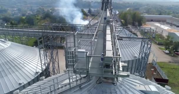 Construções Metálicas Sobre Elevadores Grãos Fumaça Nociva Fábrica Agrícola Poluir — Vídeo de Stock