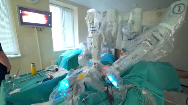 Cirurgia Minimamente Invasiva Com Equipamento Robótico Futurista Robô Cirúrgico Sala — Vídeo de Stock