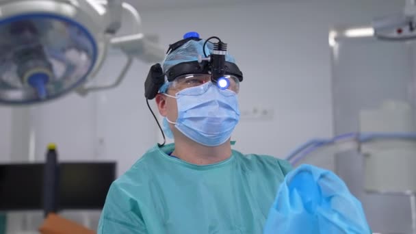 Επαγγελματίας Γιατρός Ιατρική Στολή Στο Χειρουργείο Ιατρικός Ειδικός Εκτελεί Ρινική — Αρχείο Βίντεο