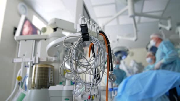 Equipo Médico Moderno Sobre Fondo Quirúrgico Borroso Ventilación Pulmonar Artificial — Vídeo de stock
