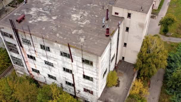 Alte Fabrik Verlassene Gebäude Und Lagerhallen Mit Kaputten Fenstern Nach — Stockvideo