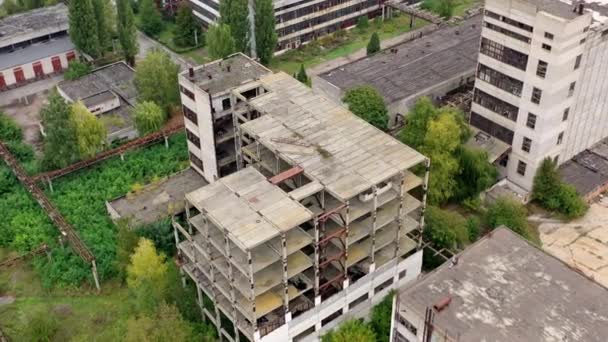 Edifício Antigo Inacabado Sem Janelas Numa Fábrica Território Abandonado Instalações — Vídeo de Stock