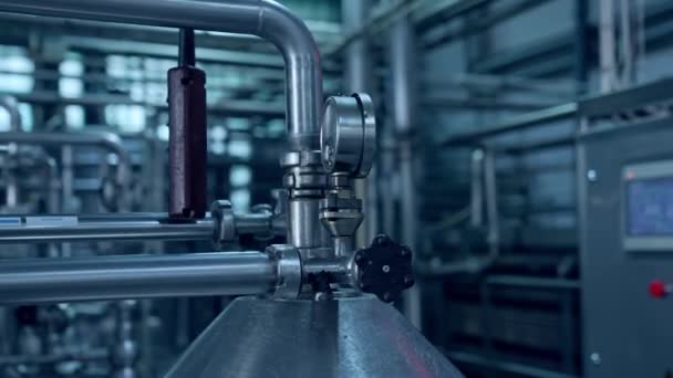 Industrieel Mechanisme Een Melkveebedrijf Moderne Apparatuur Melkveehouderij Productie Van Zuivelproducten — Stockvideo