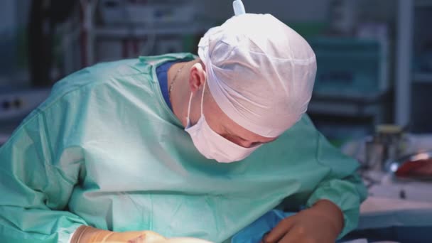 Lekarz Podczas Operacji Sali Operacyjnej Chirurgia Plastyczna Abdominoplastyka — Wideo stockowe