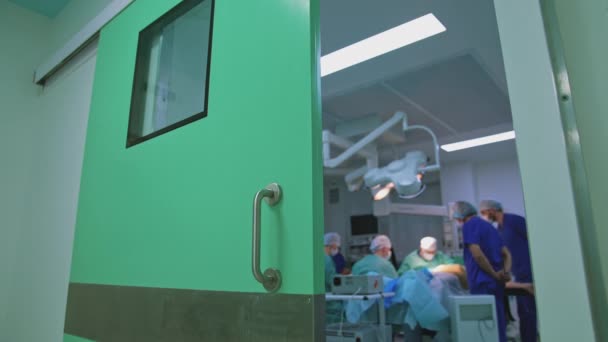 Lipoaspiração Cirúrgica Barriga Equipe Cirurgiões Que Fazem Cirurgia Plástica Clínica — Vídeo de Stock