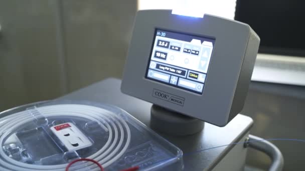 オペレーティングルームの最新機器 現代的な設備を備えた手術室 — ストック動画