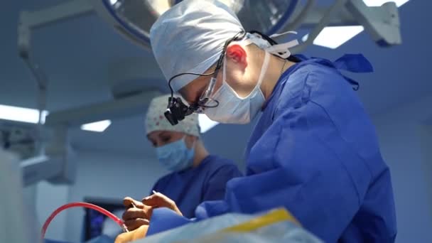 Professionella Läkare Medicinsk Uniform Som Gör Operation Behandling Neurokirurger Som — Stockvideo