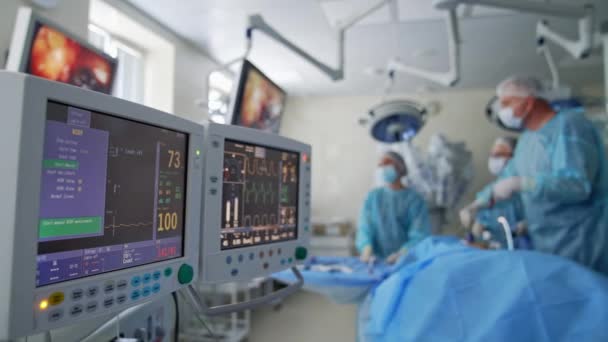 Moderner Medizinischer Operationssaal Mit Monitor Grafische Linien Auf Dem Bildschirm — Stockvideo