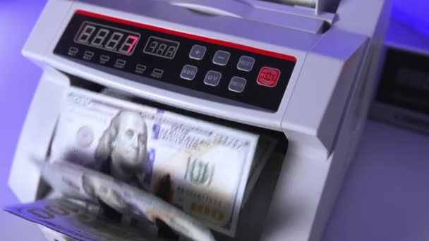 100 Amerikan Doları Para Sayma Makinesi Devrede Kapatın — Stok video