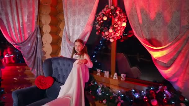 Çocuklar Noel Mucize Bekliyorlar Yeni Yıl Arifesinde Noel Baba Görmek — Stok video