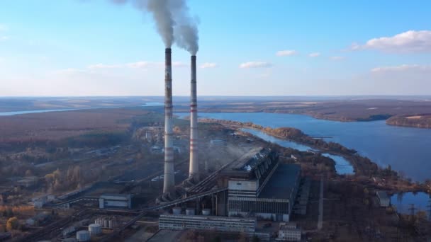 Luftverschmutzung Durch Industriellen Rauch Rohre Mit Chemischem Rauch Aus Industrieanlagen — Stockvideo