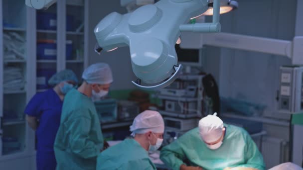 Lipoaspiração Cirúrgica Barriga Equipe Cirurgiões Que Fazem Cirurgia Plástica Clínica — Vídeo de Stock