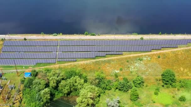 Встановлення Сонячних Панелей Нові Сонячні Батареї Сонячній Фермі Відновлюваної Енергії — стокове відео
