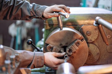 Kişi İşletme Makinesi, Endüstriyel Üretim Ekipmanı Operatörü