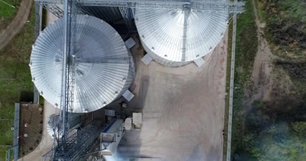Стальные Большие Зерновые Лифты Промышленные Зернохранилища Арриал — стоковое видео
