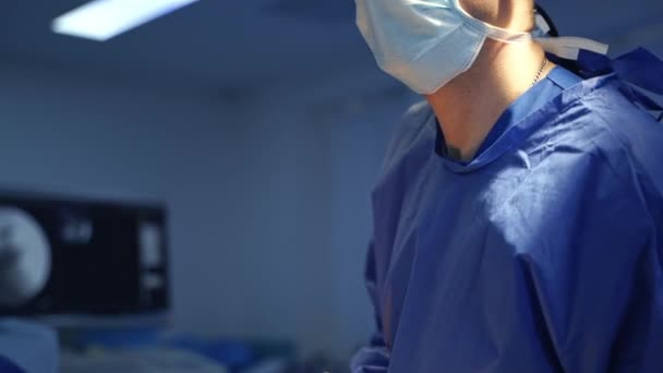 Chirurg Uniform Arbeitet Mit Der Gesundheit Der Patienten Notoperation — Stockvideo
