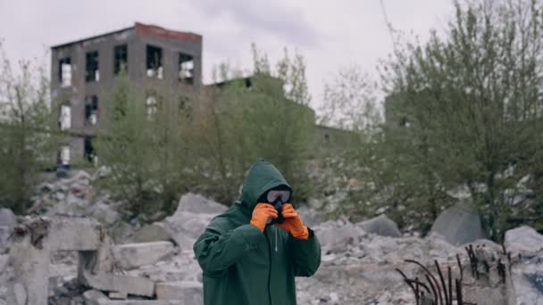 Radioprotection Contre Les Catastrophes Écologiques Homme Costume Risque Biologique Travaillant — Video
