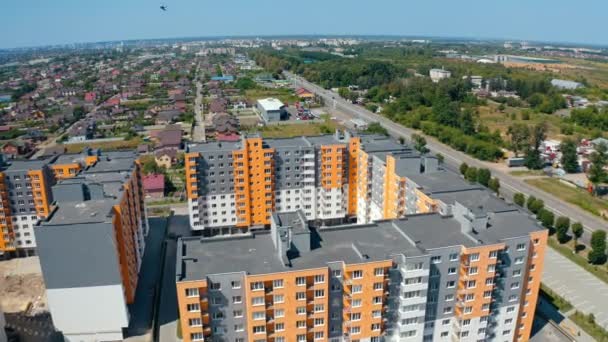Enorma Moderna Exteriör City Lägenheter Nya Urbana Hus Flygvy — Stockvideo