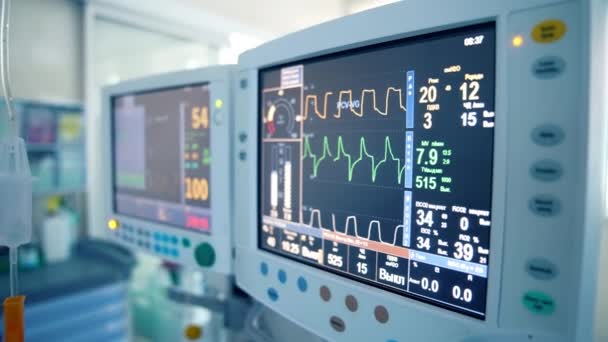 病院の現代医療モニター 新しい緊急技術 — ストック動画