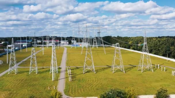 Lange Afstand Energie Hoogspanning Transmissie Kabels Netten Voor Elektrische Transformatoren — Stockvideo