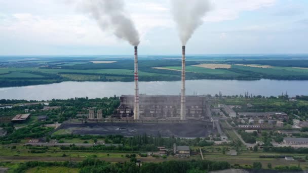 Ogromna Fabryka Produkująca Elektryczność Strzał Powietrza Reaktorów Energetycznych Zasilanych Węglem — Wideo stockowe