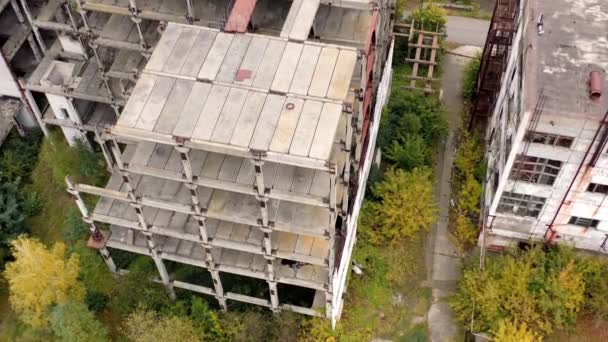 Καταστράφηκε Κατεστραμμένη Κατασκευαστική Βιομηχανία Της Πόλης Παλιό Κατεστραμμένο Βιομηχανικό Κτίριο — Αρχείο Βίντεο