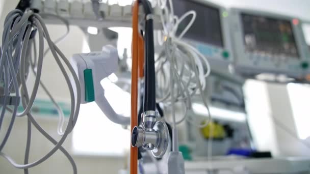 Close Άποψη Του Ιατρικού Επαγγελματικού Σύγχρονου Εξοπλισμού Τεχνολογικές Χειρουργικές Συσκευές — Αρχείο Βίντεο