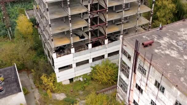 Leere Zerstörte Fabrikgebäude Hintergrund Luftaufnahme Der Alten Verlassenen Fabrik — Stockvideo