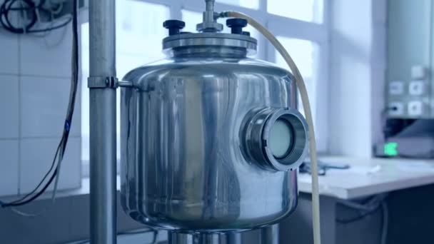 Süt Paslanmaz Fabrika Teknolojisi Üretiyor Peynir Üreten Çelik Endüstrisi Fabrikası — Stok video